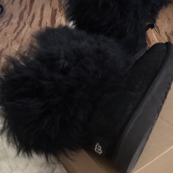 UGG Other - UGG K CLASSIC Short ll Fluff Black kids 4 EUC